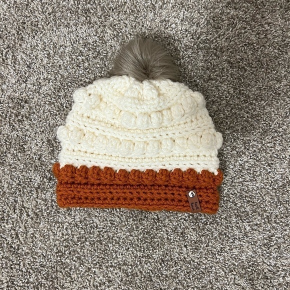 Red K Ranch Hand Made Pom Pom Knit Beanie - Picture 1 of 5